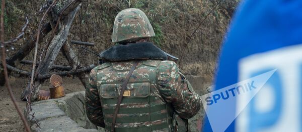 Военнослужащий и журналист Военнослужащий и журналист - Sputnik Արմենիա