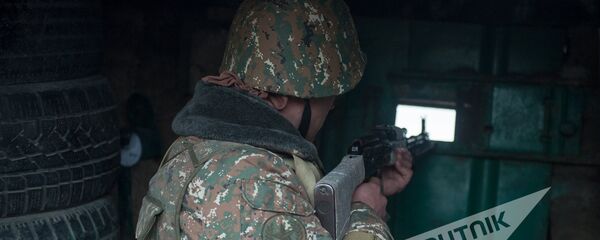 Военнослужащий армянской армии на боевом посту - Sputnik Армения
