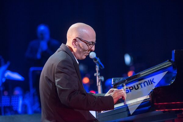 Композитор Артур Григорян на концерте своей 40-летней творческой деятельности - Sputnik Армения