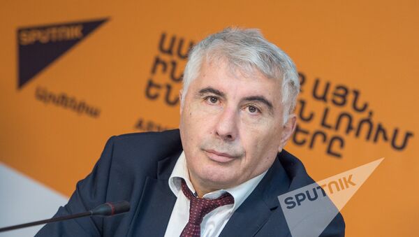 Главный пластический хирург Минздрава Армении, заслуженный врач Артавазд Саакян - Sputnik Արմենիա