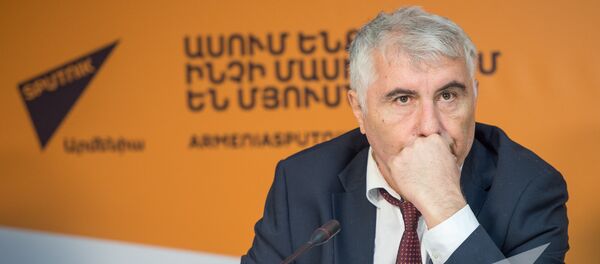 Главный пластический хирург Минздрава Армении, заслуженный врач Артавазд Саакян Главный пластический хирург Минздрава Армении, заслуженный врач Артавазд Саакян - Sputnik Արմենիա