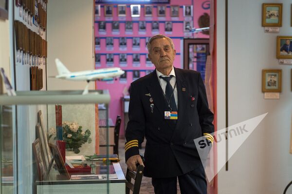 Основатель музея гражданской авиации Армении Размик Гаспарян  - Sputnik Армения