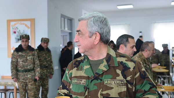 Президент Серж Саргсян с рабочим визитом побывал на границе Республики, затем - Нагорном Карабахе - Sputnik Արմենիա