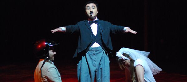 Выступление клоуна Чарли в Московском цирке Шапито Выступление клоуна Чарли в Московском цирке Шапито - Sputnik Армения