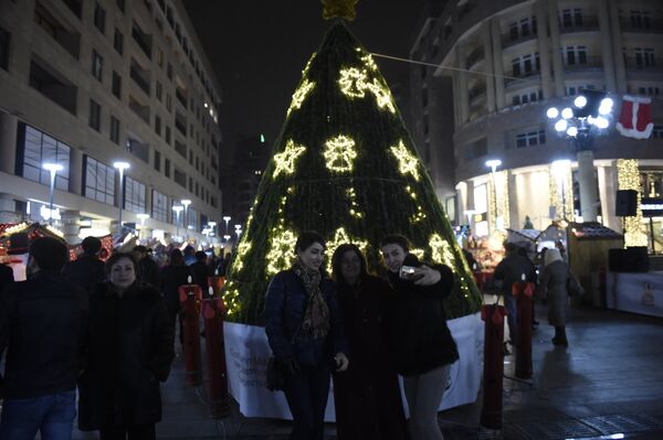 Երևանում բացվել է Ամանորի և Սուրբ Ծննդյան տոնավաճառը - Sputnik Արմենիա