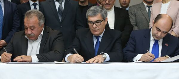 Сасун Микаелян, Арам Саргсян и Эдмон Марукян подписывают соглашение Сасун Микаелян, Арам Саргсян и Эдмон Марукян подписывают соглашение - Sputnik Արմենիա