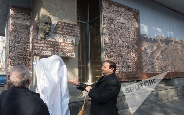 Открытие памятника советскому ученому-археологу Борису Пиотровскому в Ереване - Sputnik Արմենիա
