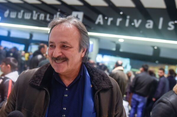 Прибытие Кудзаева в ереванский аэропорт Звартноц - Sputnik Армения