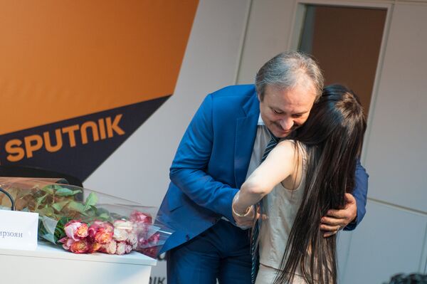 Կազբեկ Կուդզաևի և նրա նախկին հիվանդի հանդիպումը - Sputnik Արմենիա