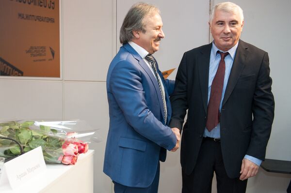 Կազբեկ Կուդզաևի և ՀՀ առողջապահության նախարարության գլխավոր վիրաբույժ, Հայաստանի վաստակավոր բժիշկ Արտավազդ Սահակյանի հանդիպումը - Sputnik Արմենիա