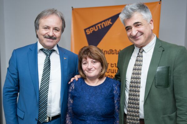 Доктор Кудзаев, пациентка Аида и врач Аршак Мирзоян - Sputnik Армения