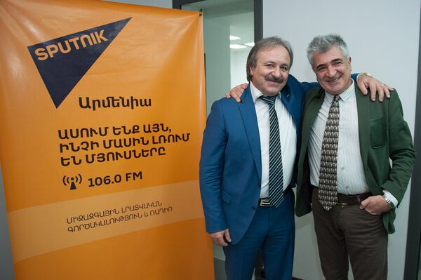 Кудзаев и Мирзоян на фоне баннера Sputnik Армения. - Sputnik Армения