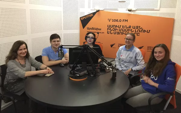 Послы русского слова в гостях у радио Sputnik Армения. Татьяна Кудоярова, Вазген Хансанамян, Лариса Антифрова и Ксения Адокова Послы русского слова в гостях у радио Sputnik Армения. Татьяна Кудоярова, Вазген Хансанамян, Лариса Антифрова и Ксения Адокова - Sputnik Армения