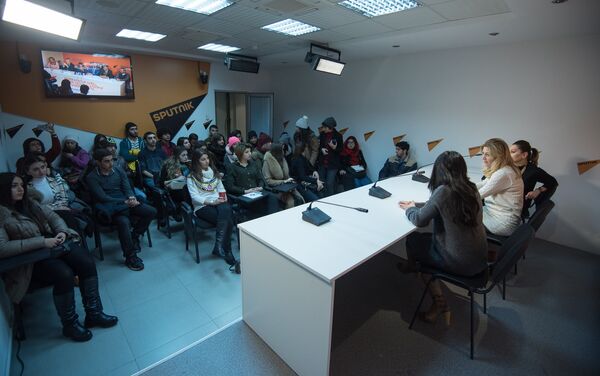 Встреча студентов с шеф-редактором Sputnik Армения Алиной Ордян и сотрудниками агентства - Sputnik Армения