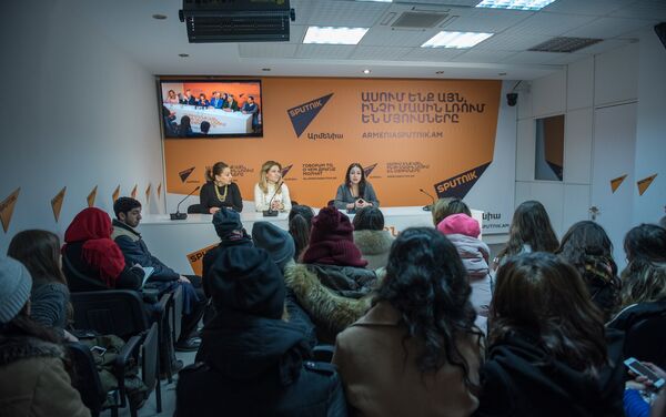 Встреча студентов РАУ с шеф-редактором Sputnik Армения Алиной Ордян и сотрудниками агентства - Sputnik Армения
