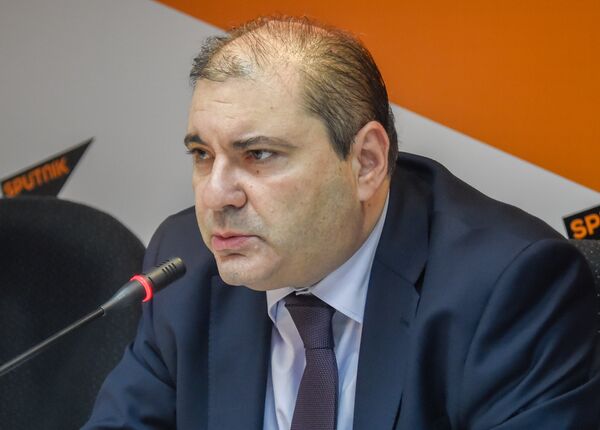 Политолог Александр Маркаров Политолог Александр Маркаров - Sputnik Армения
