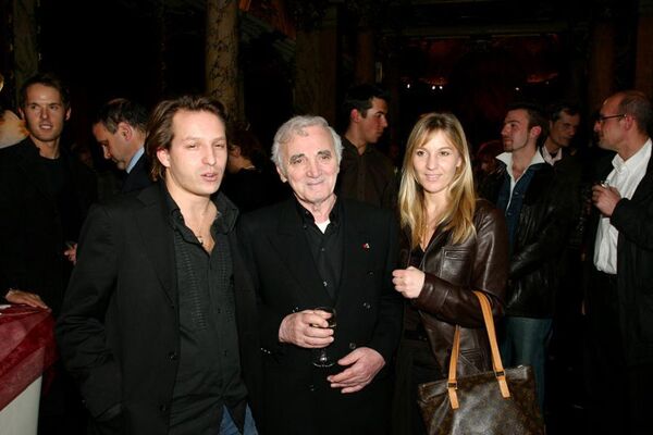 Шарль Азнавур со своим сыном Мишей и дочерью Катей Шарль Азнавур со своим сыном Мишей и дочерью Катей - Sputnik Армения