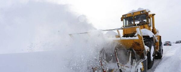 Работы по очистке от снега на Военно-грузинской дороге Работы по очистке от снега на Военно-грузинской дороге - Sputnik Армения