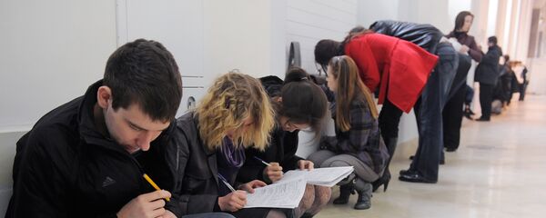 Соискатели заполняют анкеты. Архив Соискатели заполняют анкеты. Архив - Sputnik Արմենիա