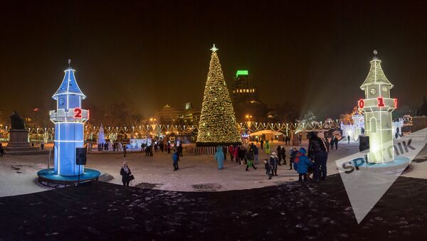 Ледяной городок на Площади Свободы в Ереване - Sputnik Армения