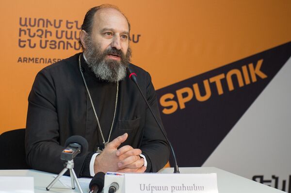 Иерей Смбат Саргсян  - Sputnik Армения