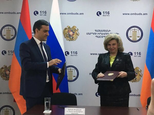 Омбудсмен Армении Арман Татоян и Уполномоченный по правам человека в РФ Татьяна Москалькова Омбудсмен Армении Арман Татоян и Уполномоченный по правам человека в РФ Татьяна Москалькова - Sputnik Армения