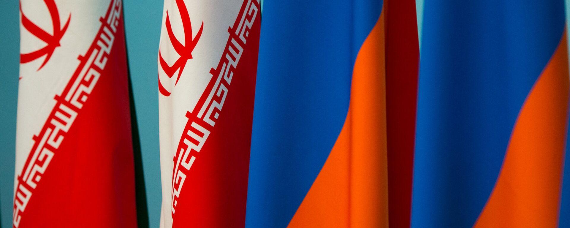 Флаги Ирана и Армении - Sputnik Армения, 1920, 03.11.2021