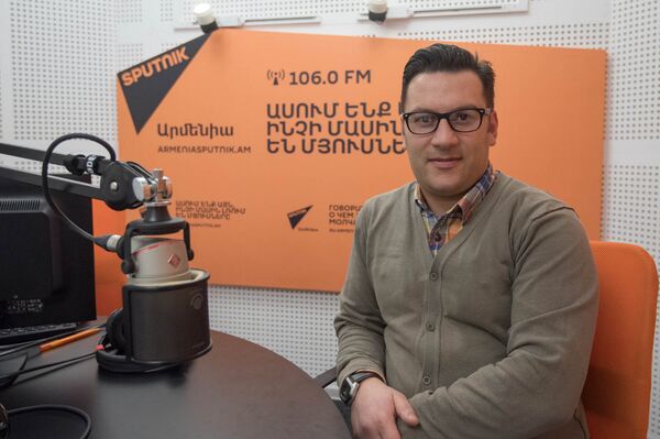 Агарон Варданян в гостях у радио Sputnik Армения Агарон Варданян в гостях у радио Sputnik Армения - Sputnik Армения