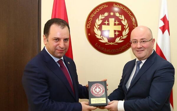 Министр обороны Армении Виген Саргсян и министр обороны Грузии Леван Изория - Sputnik Армения