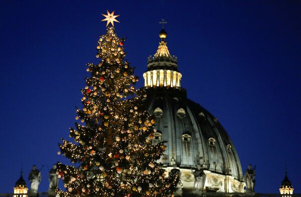 Новогодняя елка на Площади Святого Петра в Ватикане - Sputnik Армения