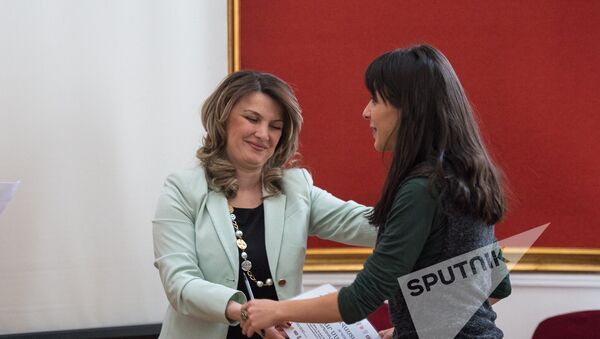 Корреспондент Sputnik Армения Гоар Саргсян получила награду от COAF - Sputnik Армения
