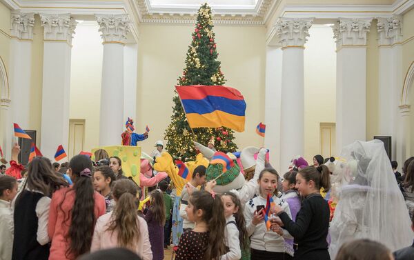В Резиденции Президента РА первая леди страны Рита Саргсян организовала прием детей из столицы и различных регионов Армении - Sputnik Армения