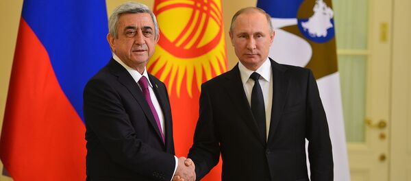 Серж Саргсян и Владимир Путин принимают участие в сессии Совета (ОДКБ) и заседании Высшего евразийского экономического совета в Санкт Петербурге Серж Саргсян и Владимир Путин принимают участие в сессии Совета (ОДКБ) и заседании Высшего евразийского экономического совета в Санкт Петербурге - Sputnik Արմենիա