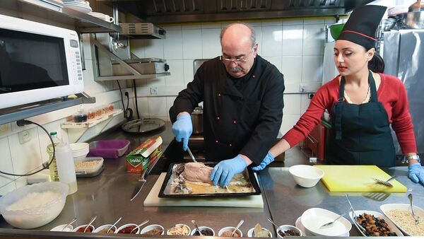 В гостях у шеф-повара: как приготовить Рождественскую рыбу и Анушапур - Sputnik Армения