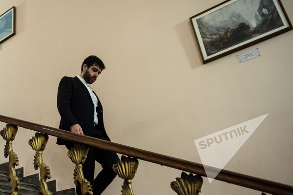 Հայերն առաջ են ընկել բրիտանացիներից. Սմբատյանը պատմել է իր մասնագիտության կախարդանքի մասին Հայերն առաջ են ընկել բրիտանացիներից. Սմբատյանը պատմել է իր մասնագիտության կախարդանքի մասին - Sputnik Արմենիա