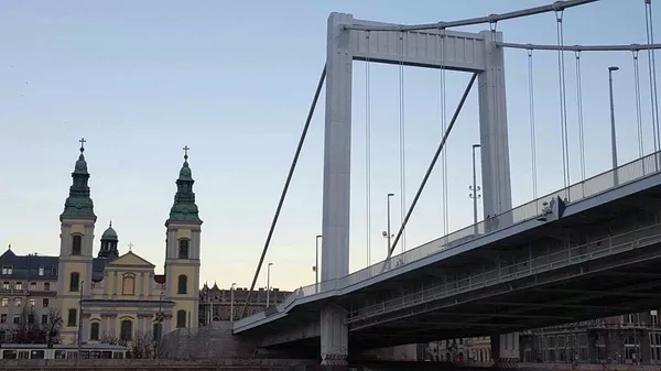 Мост Эржебет в Будапеште, названный в честь императрицы Елизаветы Баварской Мост Эржебет в Будапеште, названный в честь императрицы Елизаветы Баварской - Sputnik Армения