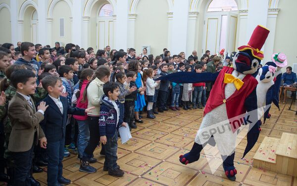 В резиденции Президента в связи с наступающими праздниками Нового года и Святого Рождества стартовали организованные для детей мероприятия - Sputnik Армения