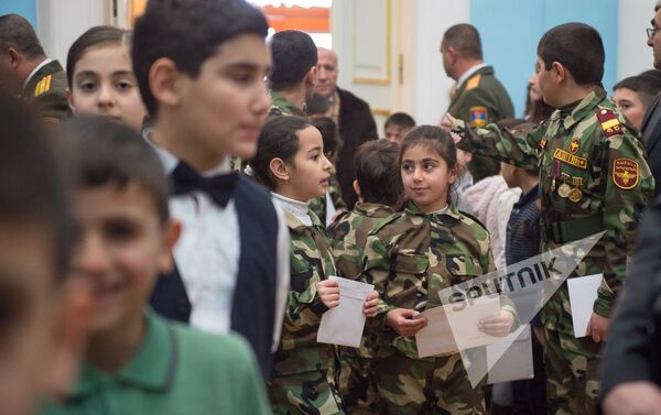 Նախագահականում հյուրընկալել են զինվորականների երեխաներին - Sputnik Արմենիա