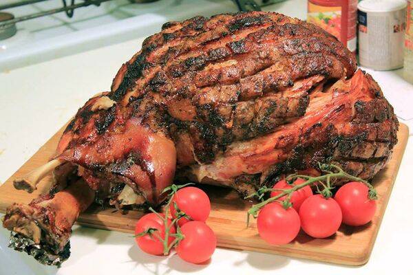 Без свиньи в год Свиньи? Должны ли армяне отказаться от любимого окорока на Новый год Без свиньи в год Свиньи? Должны ли армяне отказаться от любимого окорока на Новый год - Sputnik Армения