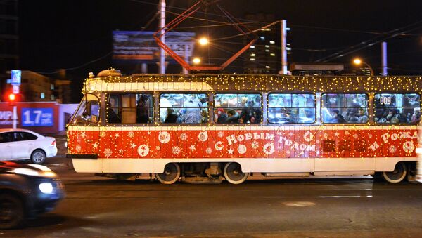 Новогодний трамвай в Краснодаре - Sputnik Արմենիա