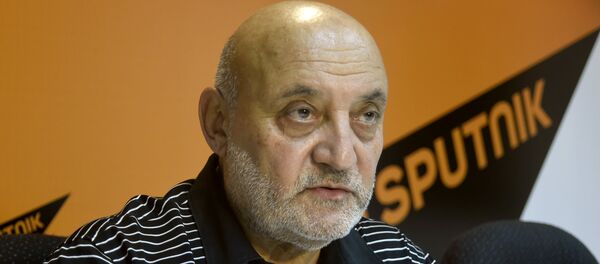 Профессор Рубен Агузумцян Профессор Рубен Агузумцян - Sputnik Армения