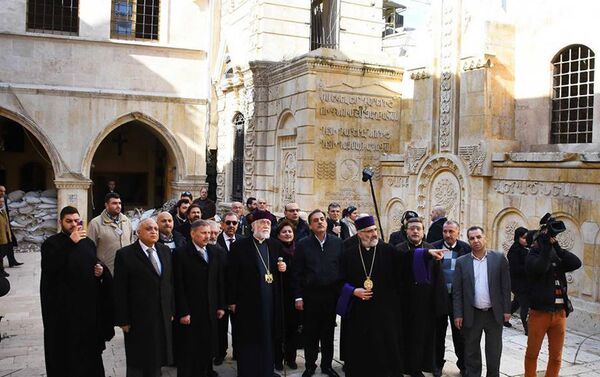 Киликийский Католикос Армянской Апостольской церкви Арам I Кешишян в Алеппо - Sputnik Армения