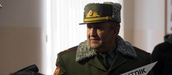 Мовсес Акопян в сборном пункте - Sputnik Армения