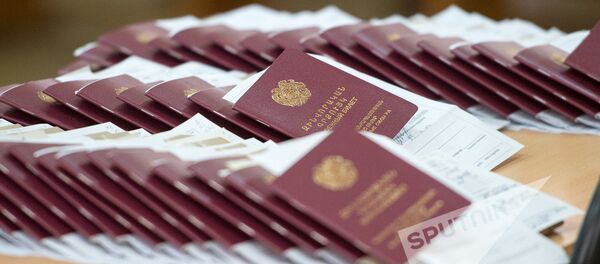 Военный билет. Зимний призыв в армию 2017, Ереван Военный билет. Зимний призыв в армию 2017, Ереван - Sputnik Армения