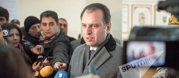 Виген Саргсян в сборном пункте Виген Саргсян в сборном пункте - Sputnik Армения