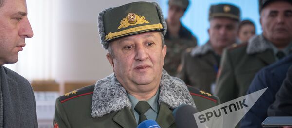 Мовсес Акопян в сборном пункте  - Sputnik Армения