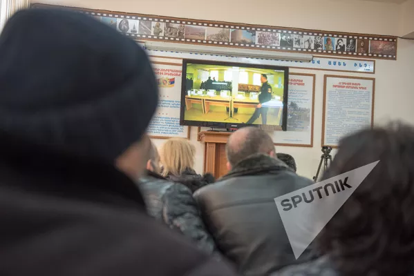 Родители призывников на сборном пункте, 2017, Ереван Родители призывников на сборном пункте, 2017, Ереван - Sputnik Армения
