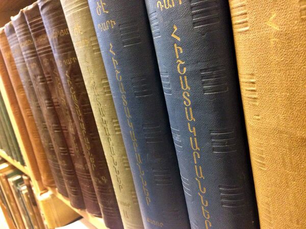 Армянские книги в библиотеке имени Эдмонда Шьюца в Будапеште - Sputnik Армения