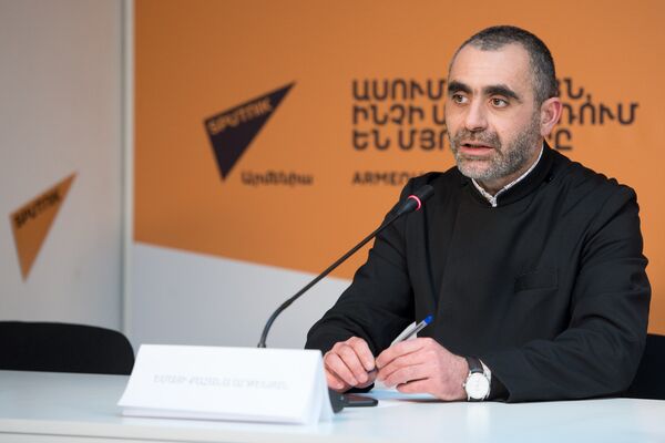 Иерей Есаи Артенян Иерей Есаи Артенян - Sputnik Արմենիա
