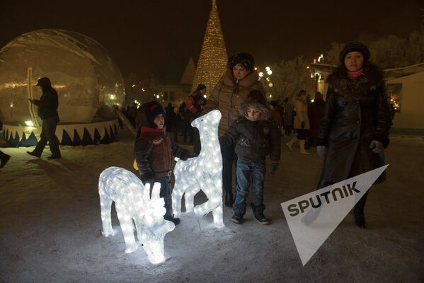 Ледяные скульптуры с подсветкой - красота! - Sputnik Армения